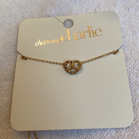 NWT Charming Charlie pretzel necklace